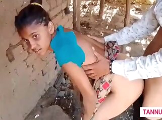 brunette hd Indian Desi Bhabhi Ko Khet Me Lejakar Ghodi Bnakar Ki Mast Chudai 7 Min amateur
