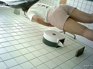 asian chinese chinese girls go to toilet.179 amateur