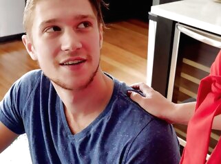babe threesome Mommy's Valentines Day Fun - S12:e5 blowjob